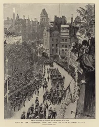 Blick auf die Prozession vom Dach des The Graphic Office